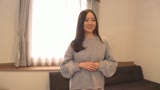 巨乳奥様が初めてのパイズリ48手に挑戦！柔らかおっぱいで童貞チ○ポを∞ホールド！常におっぱいを密着させ筆おろしセックス！32