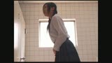 お漏らし? 趣味? トイレの床でおしっこする女子校生0