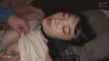 街中で眠っているヤリマン泥酔オンナ狩り眠っていて意識がないことにやり放題！寝ている隙にこっそり中出し！オンナが目覚めても生ハメ続行！32