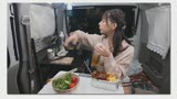 膣汁を精液に置換!パンチラで男性視聴者を誘惑するソロキャン女子インフルエンサー就寝中にテントにこっそり入って添い寝しても最後は中出しまでヤらせてくれる1