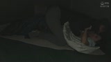 膣汁を精液に置換!パンチラで男性視聴者を誘惑するソロキャン女子インフルエンサー就寝中にテントにこっそり入って添い寝しても最後は中出しまでヤらせてくれる33