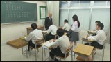 女王蜂（クイーンビー）VS被虐者（ターゲット）・逆転スクールカースト！男子トイレを使ったらバレて皆の前で裸にされイジメられた･･･その翌日、逆ギレして男子にじっくり復讐する！！25