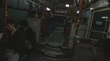 深夜急行バス・疲れ果てて眠った残業OLを車中夜這い 終点までデカチンを長時間挿入ガクイキした瞬間ミッドナイト激ピス痙攣絶頂中出し25