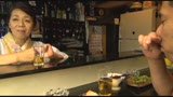 庶民派居酒屋の女将さん 夫の居ぬ間にお店で不倫！ 酔ったらハメる淫らな熟女　野口史恵2