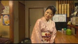 艶っぽ〜い看板熟女な居酒屋女将さん 和服姿はまるで映画女優のよう……キレイでスケベこりゃ最高！　小林あさみ4