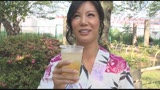 お祭りで見つけた浴衣妻をナンパ！ほろ酔いママ友と４Ｐ乱交中出しちゃいました！3